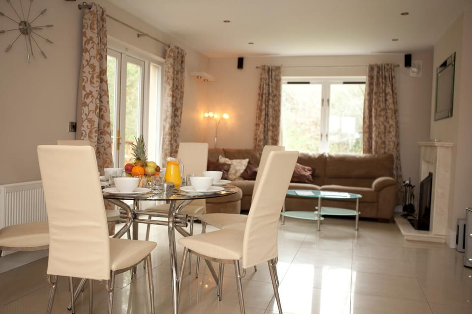 Living room, Seating area, Dining area