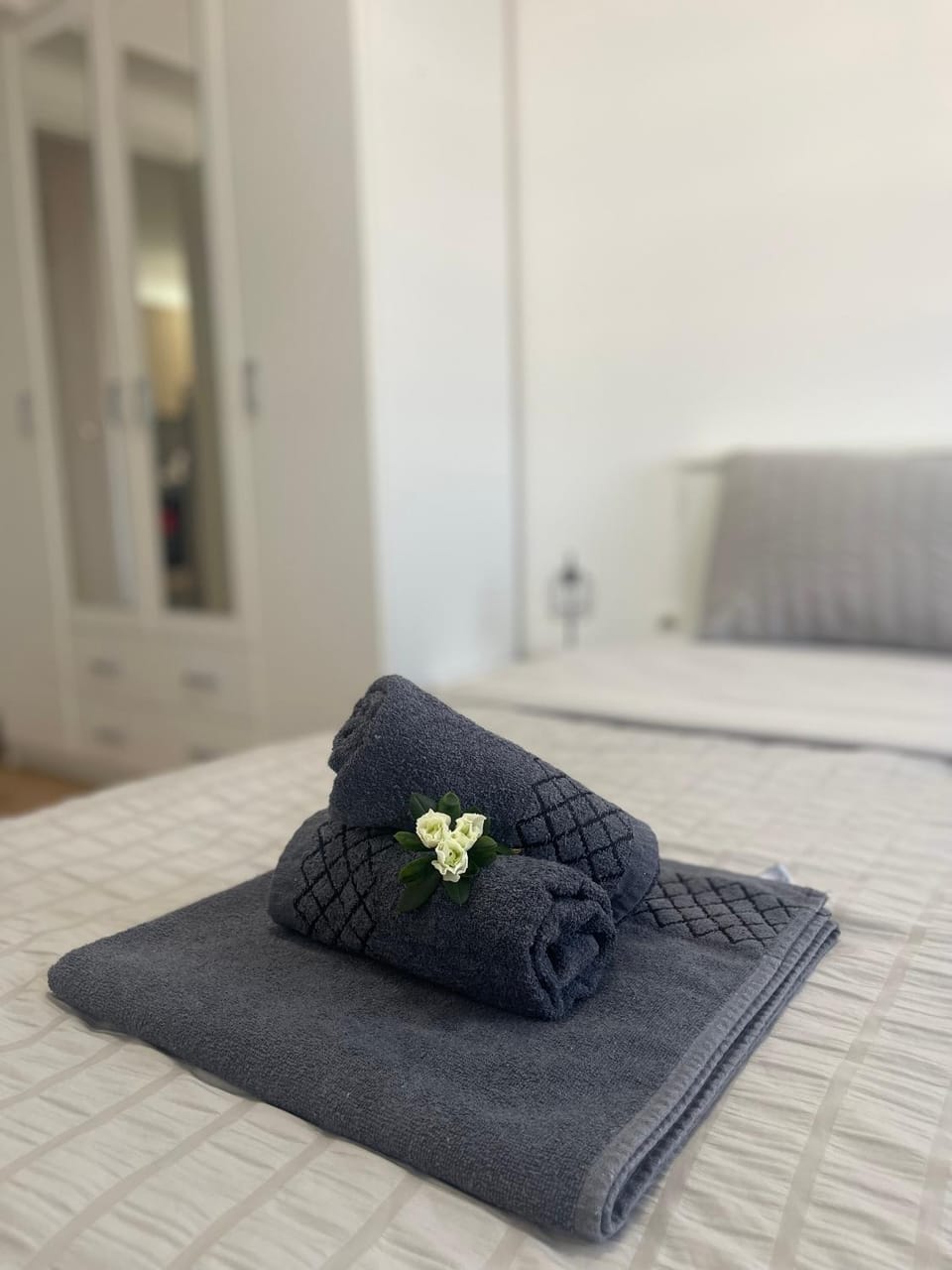 Bed, Bedroom, towels