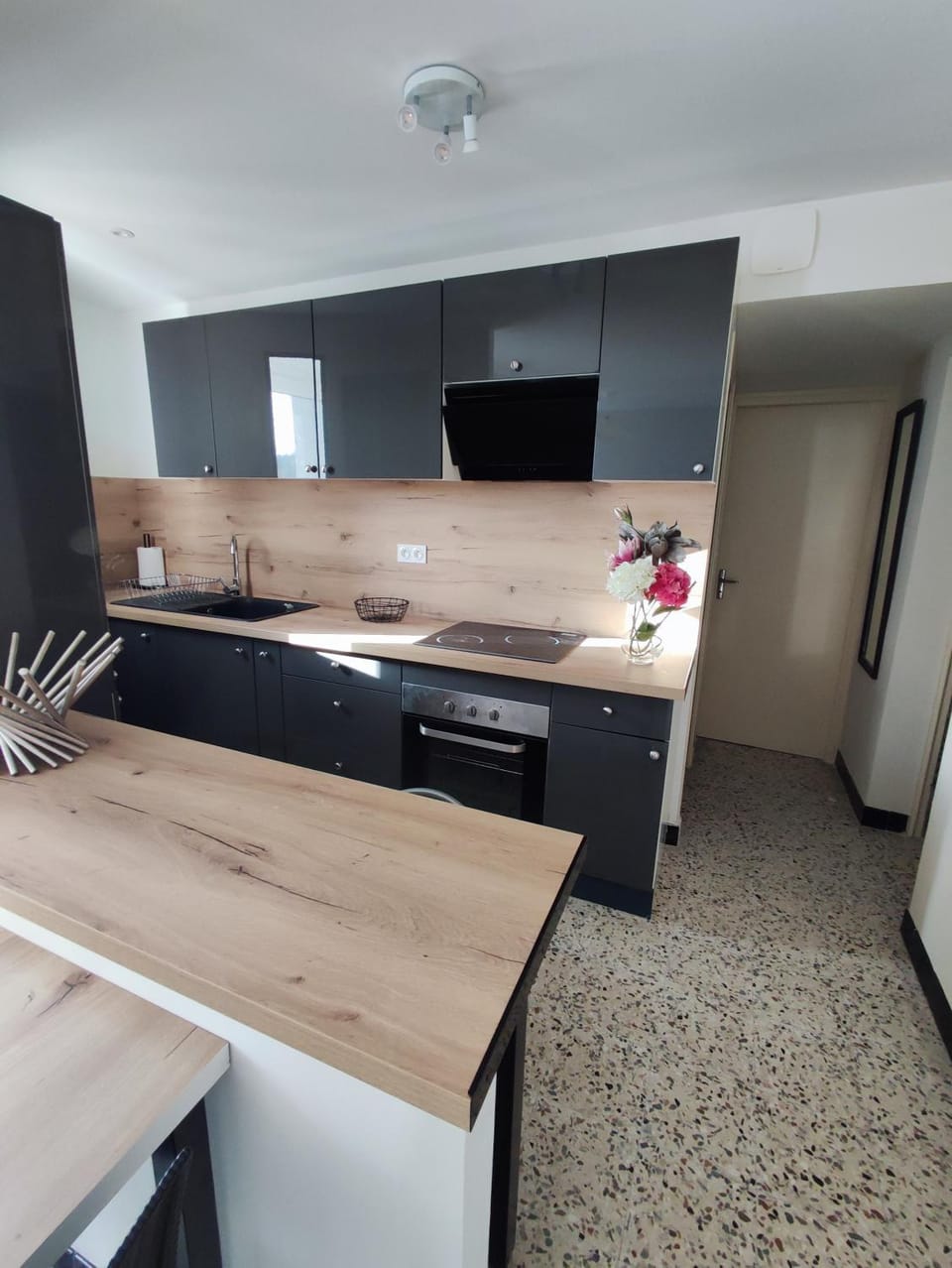 Kitchen or kitchenette