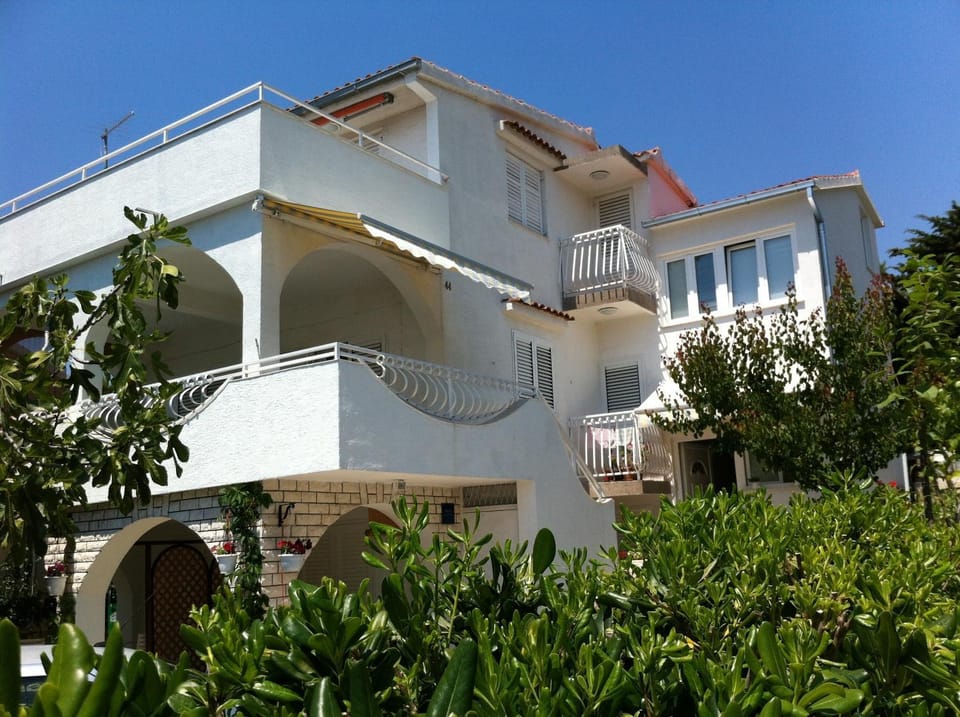 Property building, Facade/entrance