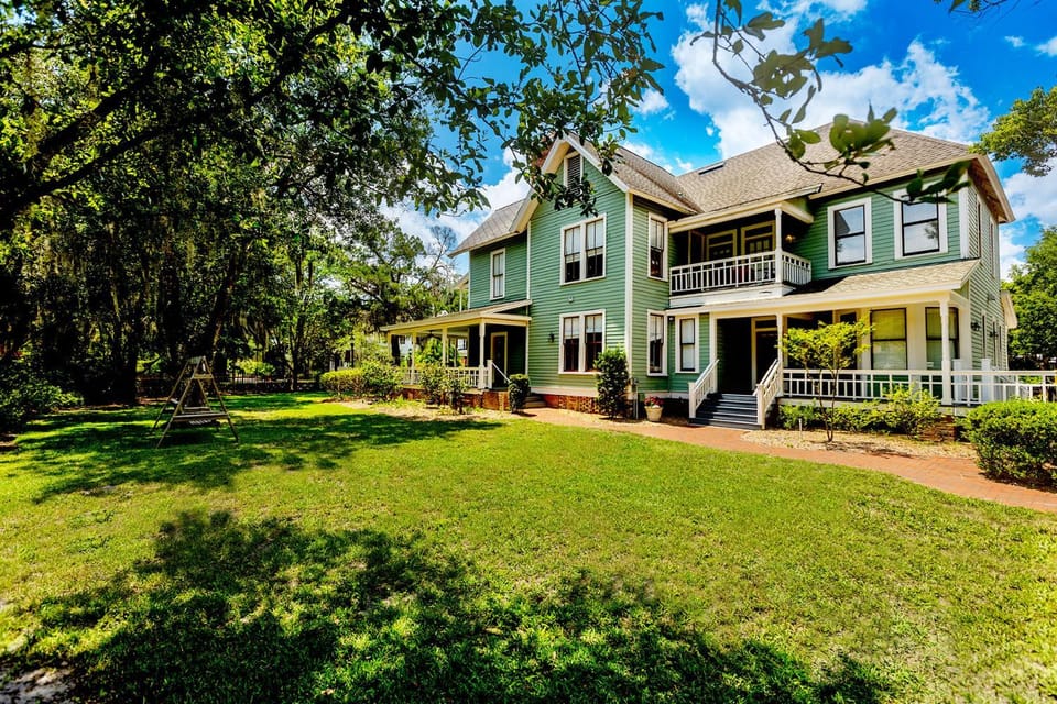 Lovely Downtown 1 Bedroom Rental with Kitchenette Apartment in Gainesville