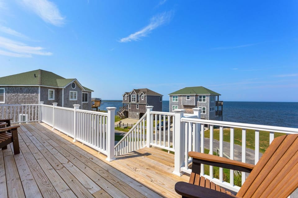 8310 - Island Obsession House in Avon