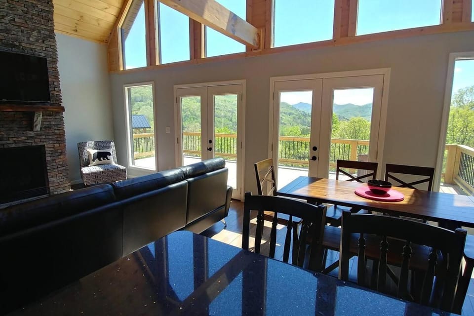Balcony/Terrace, Living room, Dining area, Mountain view