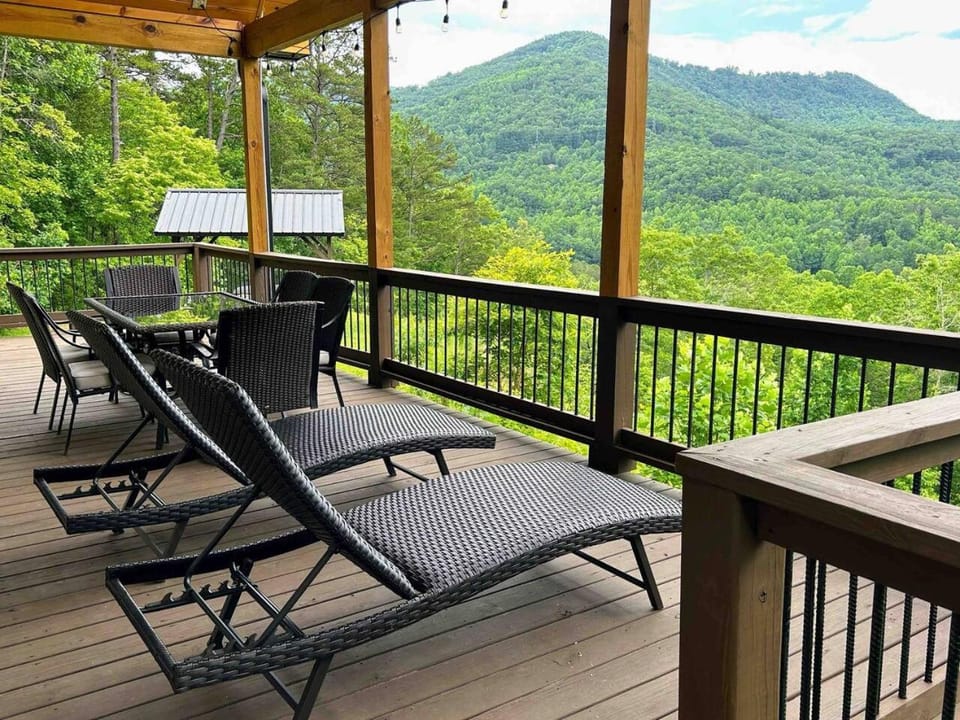 Natural landscape, View (from property/room), Balcony/Terrace, Seating area, Dining area, Mountain view, sunbed