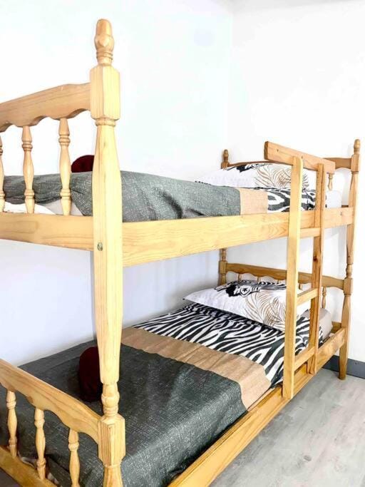 2 T2 proche place Carnot BOX A BAGAGES GRATUITS Apartment in Carcassonne