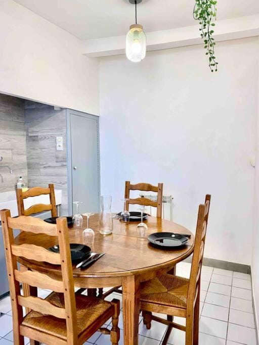 2 T2 proche place Carnot BOX A BAGAGES GRATUITS Apartment in Carcassonne