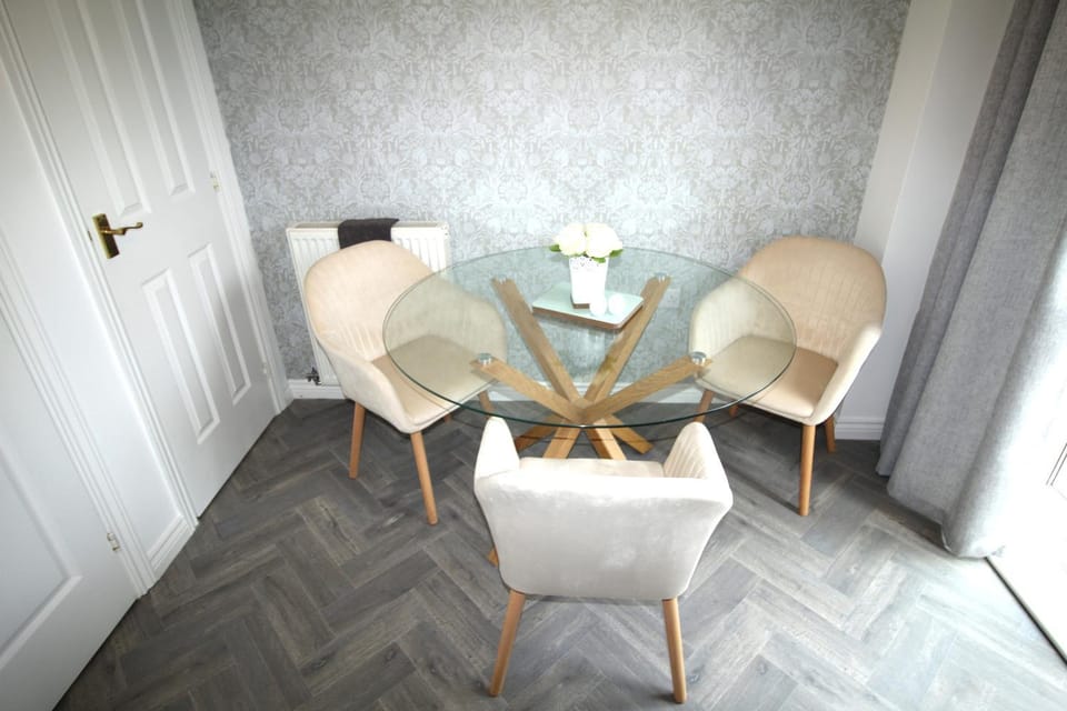 Dining area, kitchen