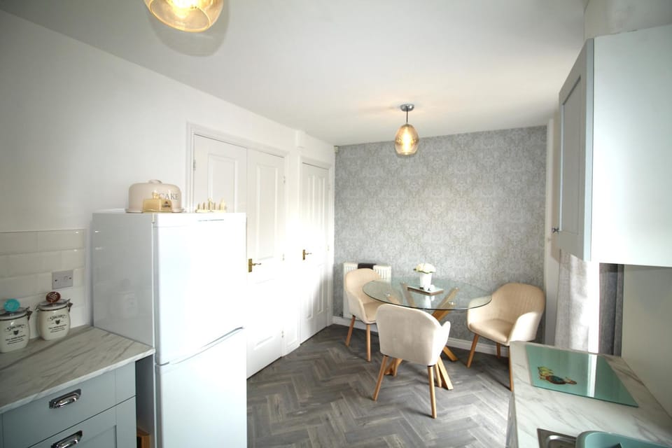 Dining area, kitchen