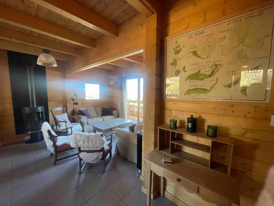 La joue du loup Bord des pistes - Chalet en bois de charme pour 10 personnes Chalet in Provence-Alpes-Côte d'Azur