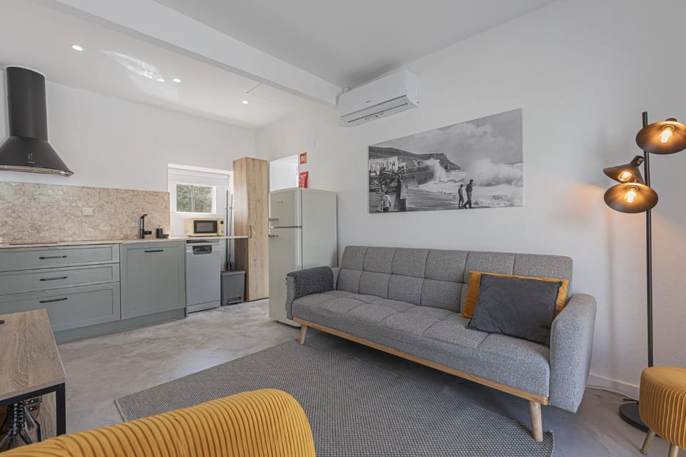 Kitchen or kitchenette, Living room, air conditioner