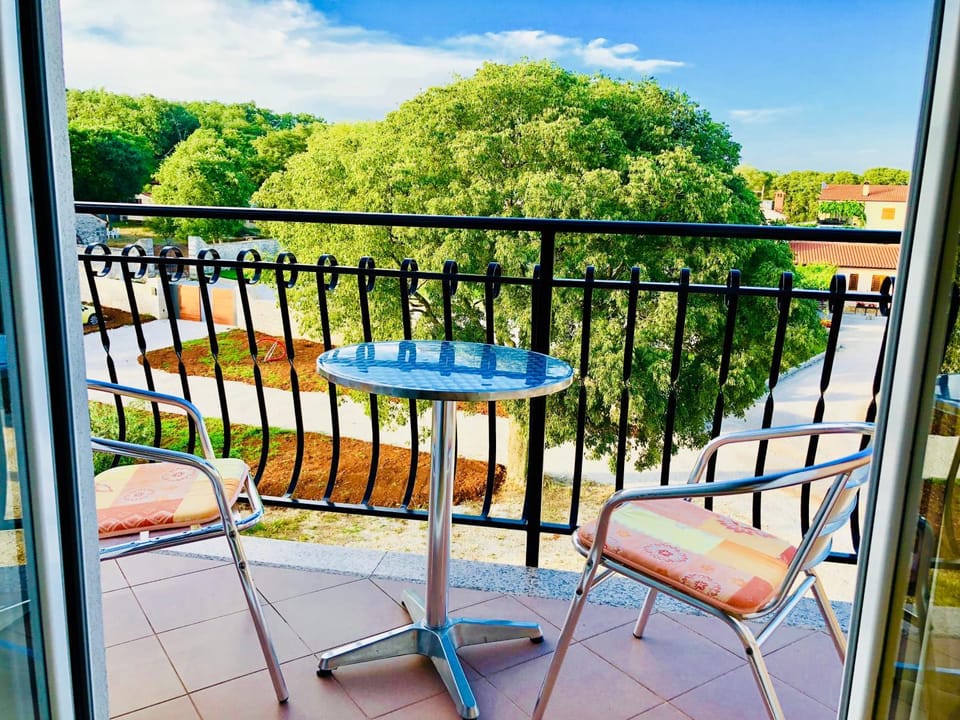 Day, Balcony/Terrace, Seating area