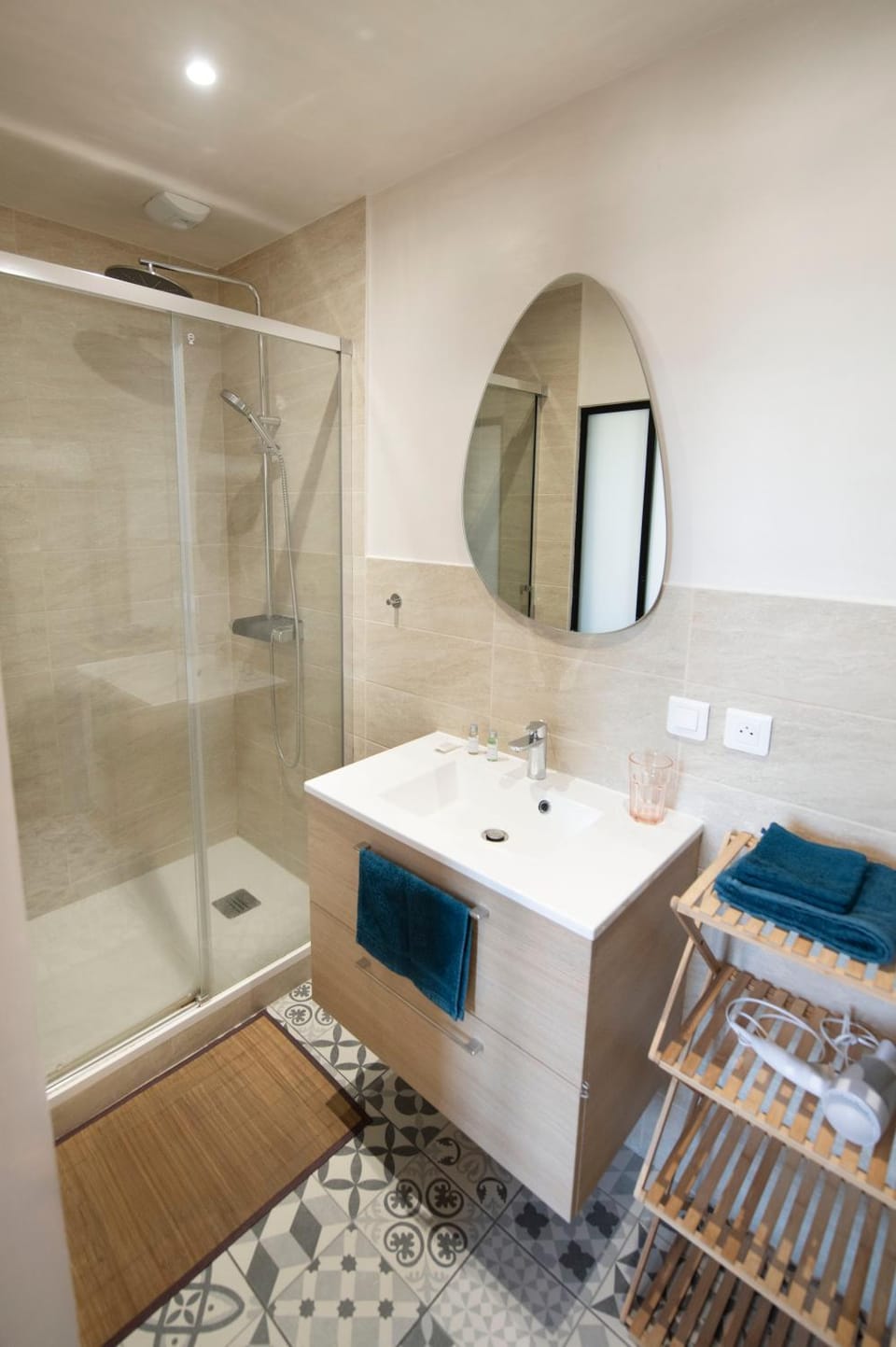 Shower, Bathroom, towels