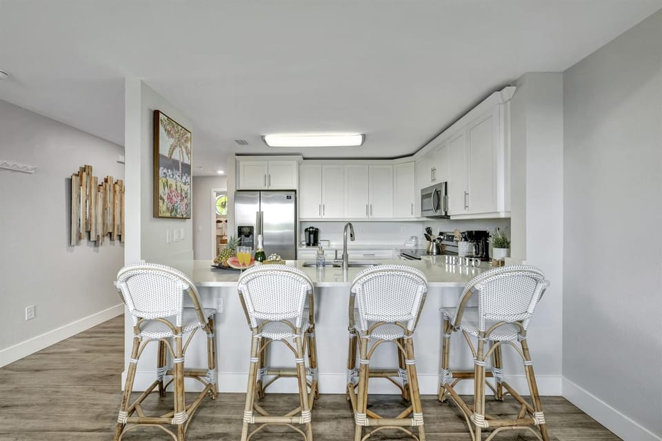 Renovated Spacious Townhome w Pool & Gym in Little Harbor Resort & Marina House in Ruskin
