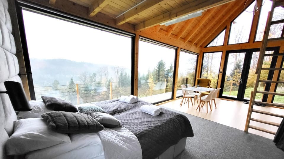 Bed, Natural landscape, View (from property/room), Balcony/Terrace, Bedroom, Mountain view