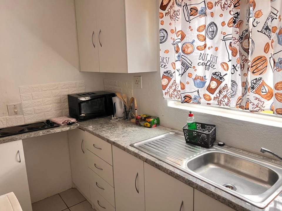 S-star luxury Lounge Apartment in Roodepoort