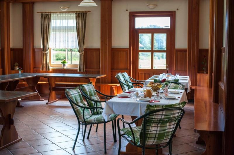 Restaurant/places to eat, Continental breakfast