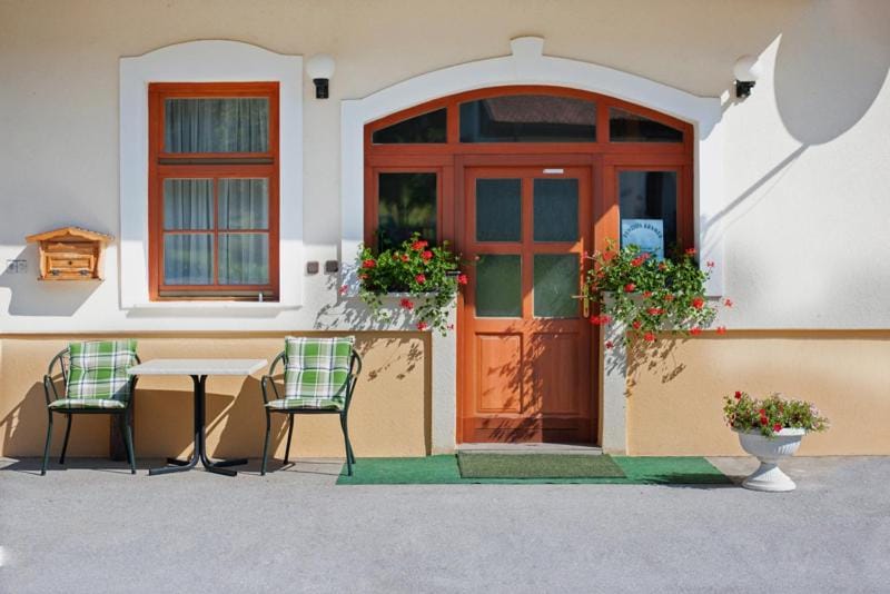 Facade/entrance