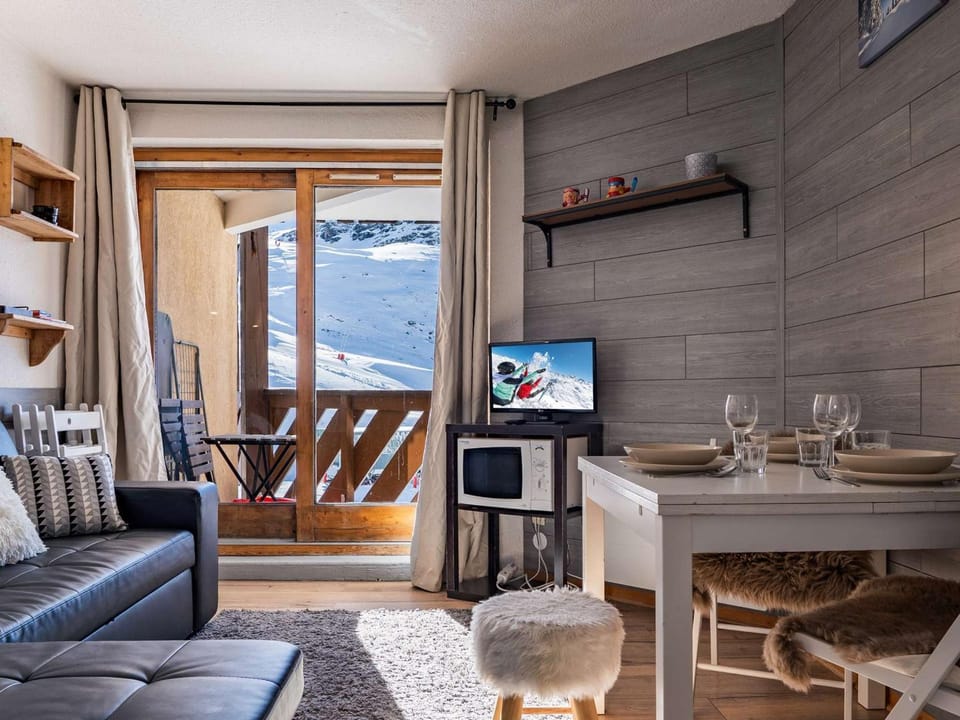 Appartement rénové Val Thorens - 5 pers, balcon, commerces au pied, local à ski - FR-1-637-65 Apartment in Les Allues