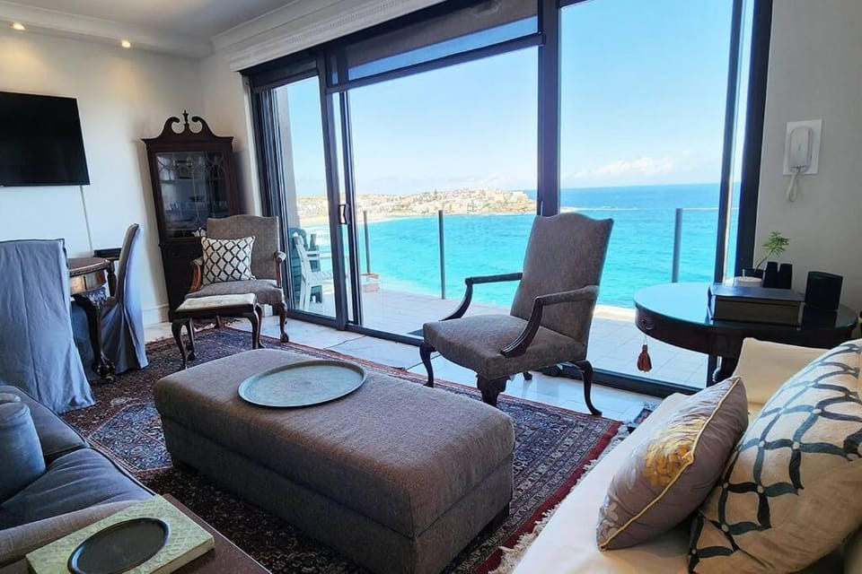Natural landscape, TV and multimedia, View (from property/room), Balcony/Terrace, Seating area, Beach, Evening entertainment, Sea view, hair dresser
