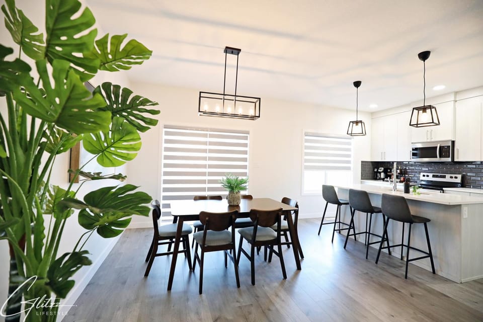 Kitchen or kitchenette, Dining area, minibar