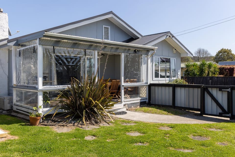 Tui nest House in Whangamatā