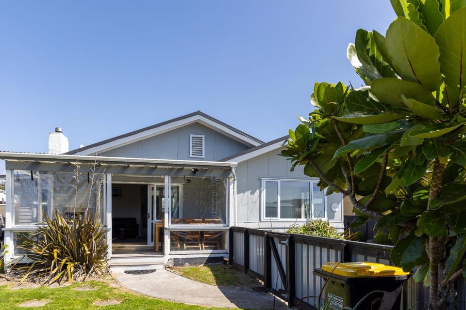 Tui nest House in Whangamatā