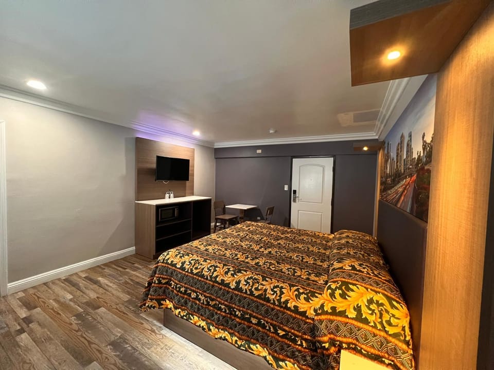 Bed, TV and multimedia