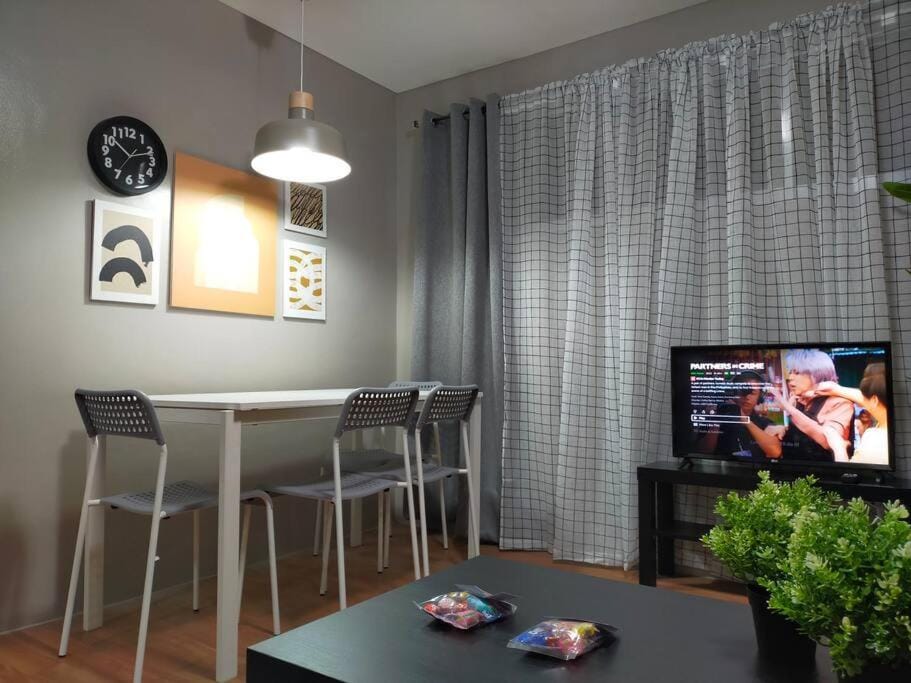 Stylish 2BR w/ Free Pool Access and Parking LG03 Apartment in Pasig