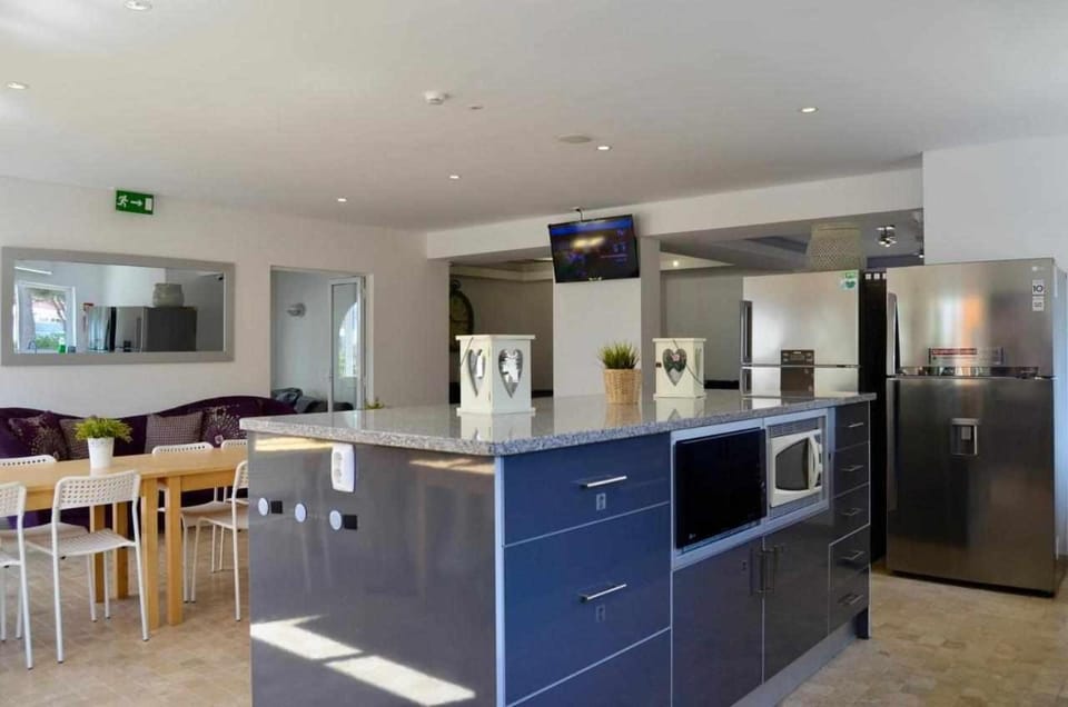 Villa | w/ Private Pool, Tennis Courts & Golf Putt House in Quarteira