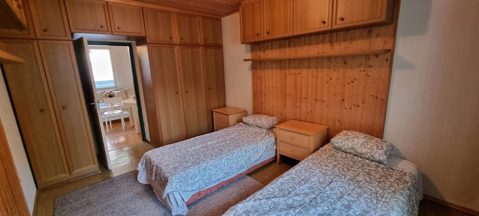 Bedroom, wardrobe