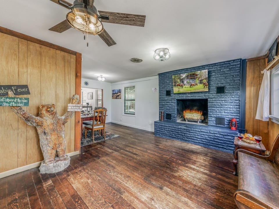 TV and multimedia, Living room, fireplace
