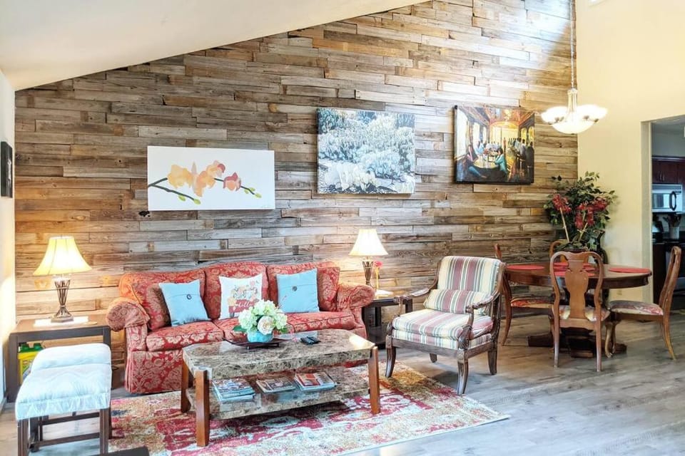 Living room, Decorative detail, Seating area