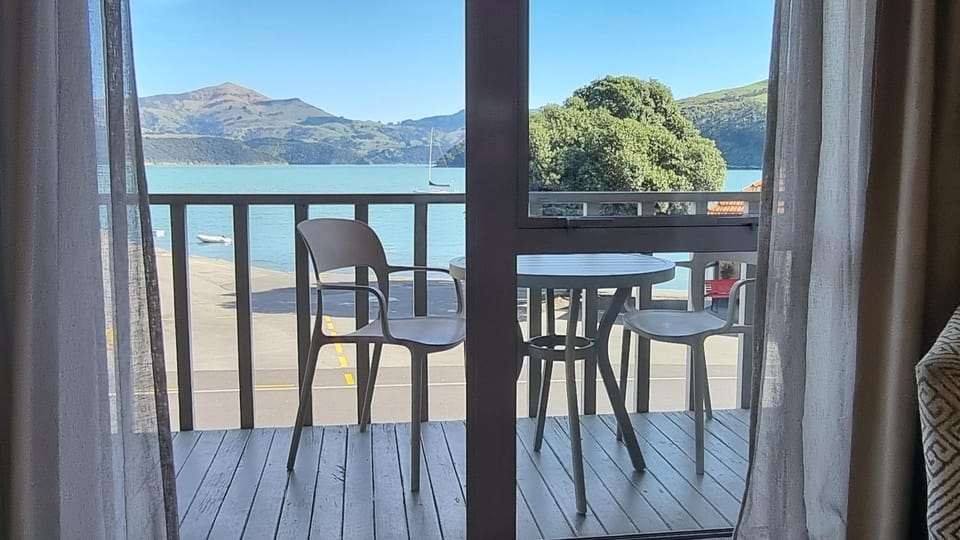 Waterscape Apartment with car park Apartment in Akaroa