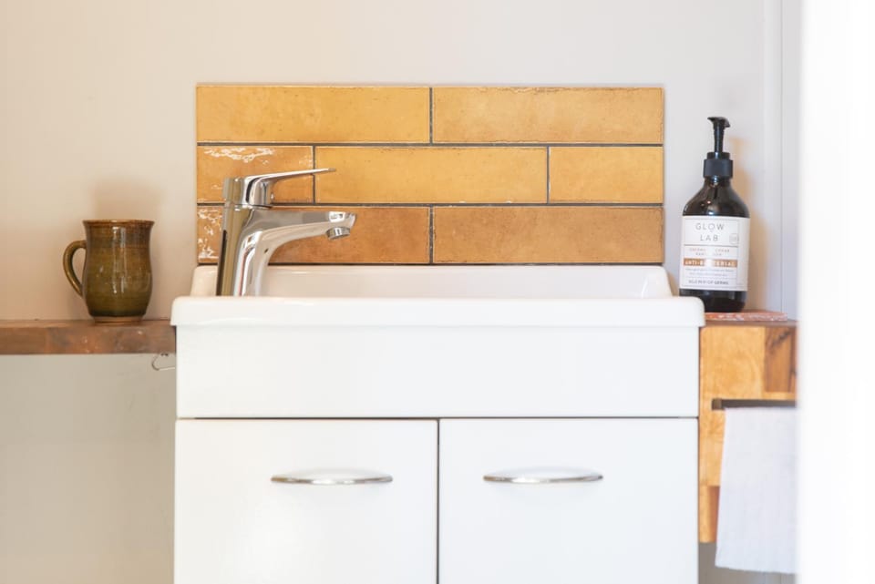 The Secret Studio, Outdoor Bath & Pizza Oven Apartment in New Plymouth