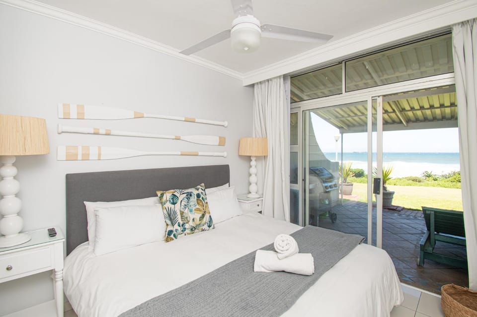 Photo of the whole room, Bedroom, Sea view, towels