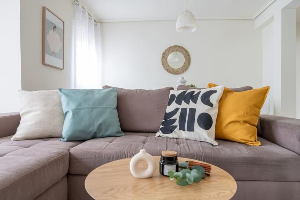 Apto Coqueto centrico y luminoso by urban hosting Apartment in Santander
