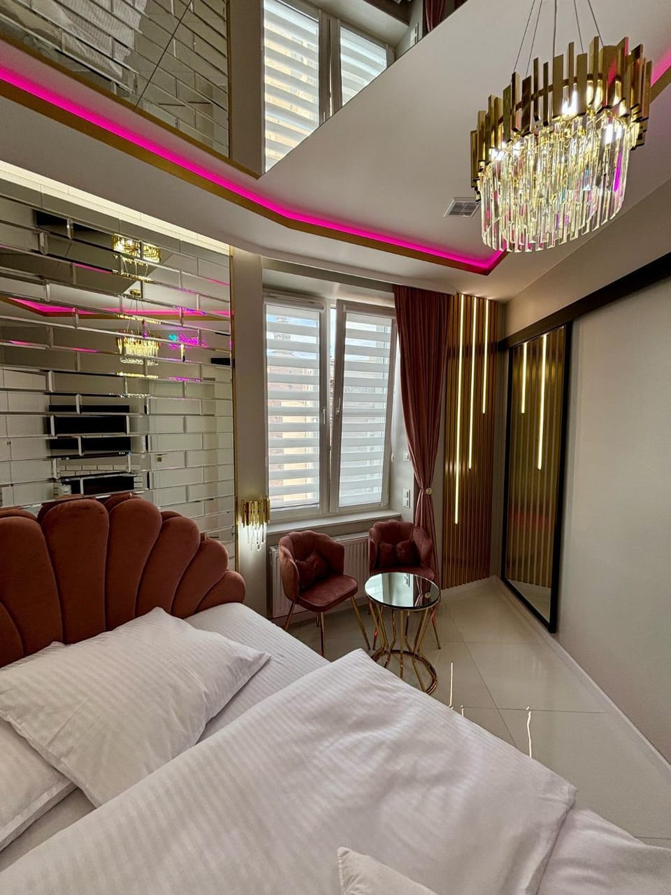 Bed, Living room, Photo of the whole room, Seating area, Bedroom