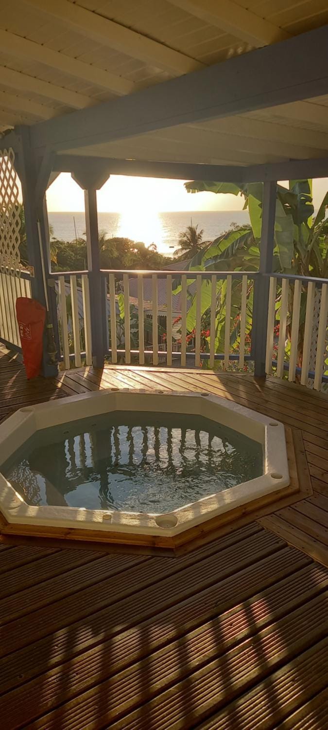 Le Frégate ,belle vue mer , 150M de la plage, piscinette privé House in Bouillante