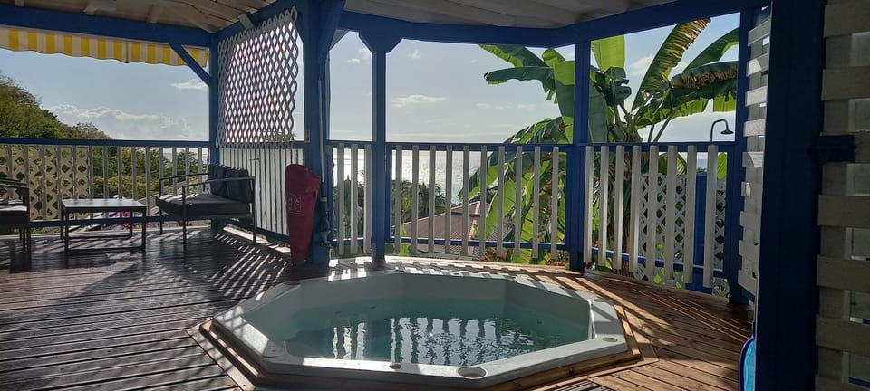 Le Frégate ,belle vue mer , 150M de la plage, piscinette privé House in Bouillante