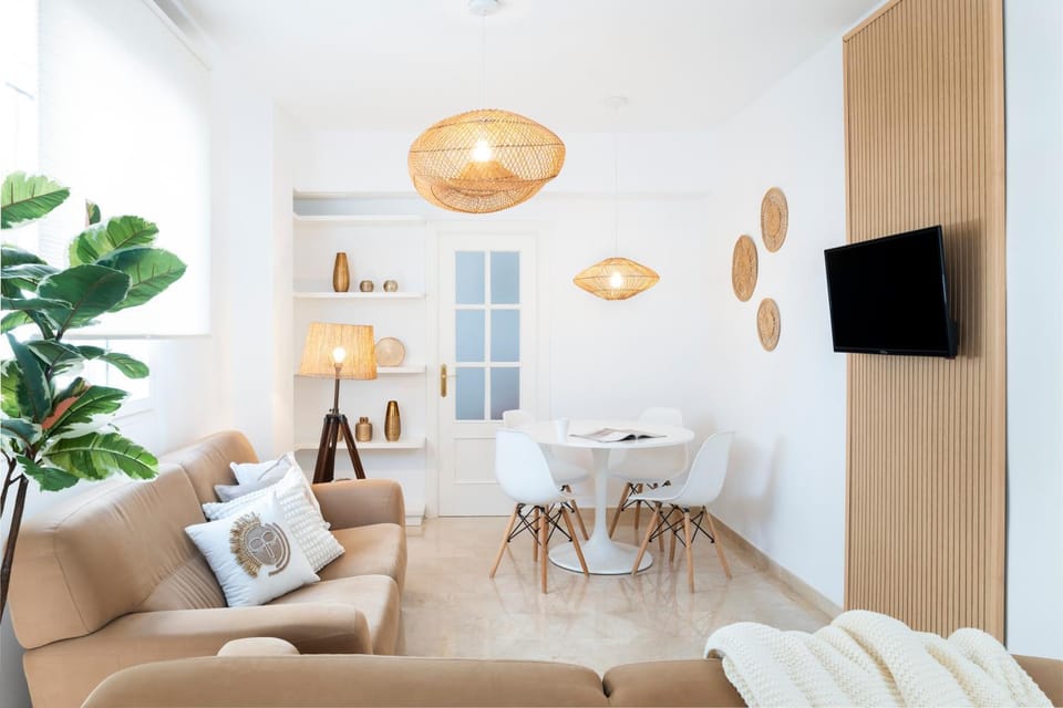 TV and multimedia, Living room, Seating area, Dining area