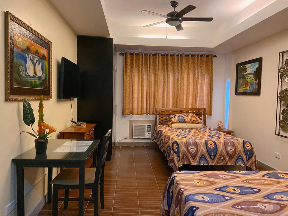 Bed, TV and multimedia, Photo of the whole room, Bedroom