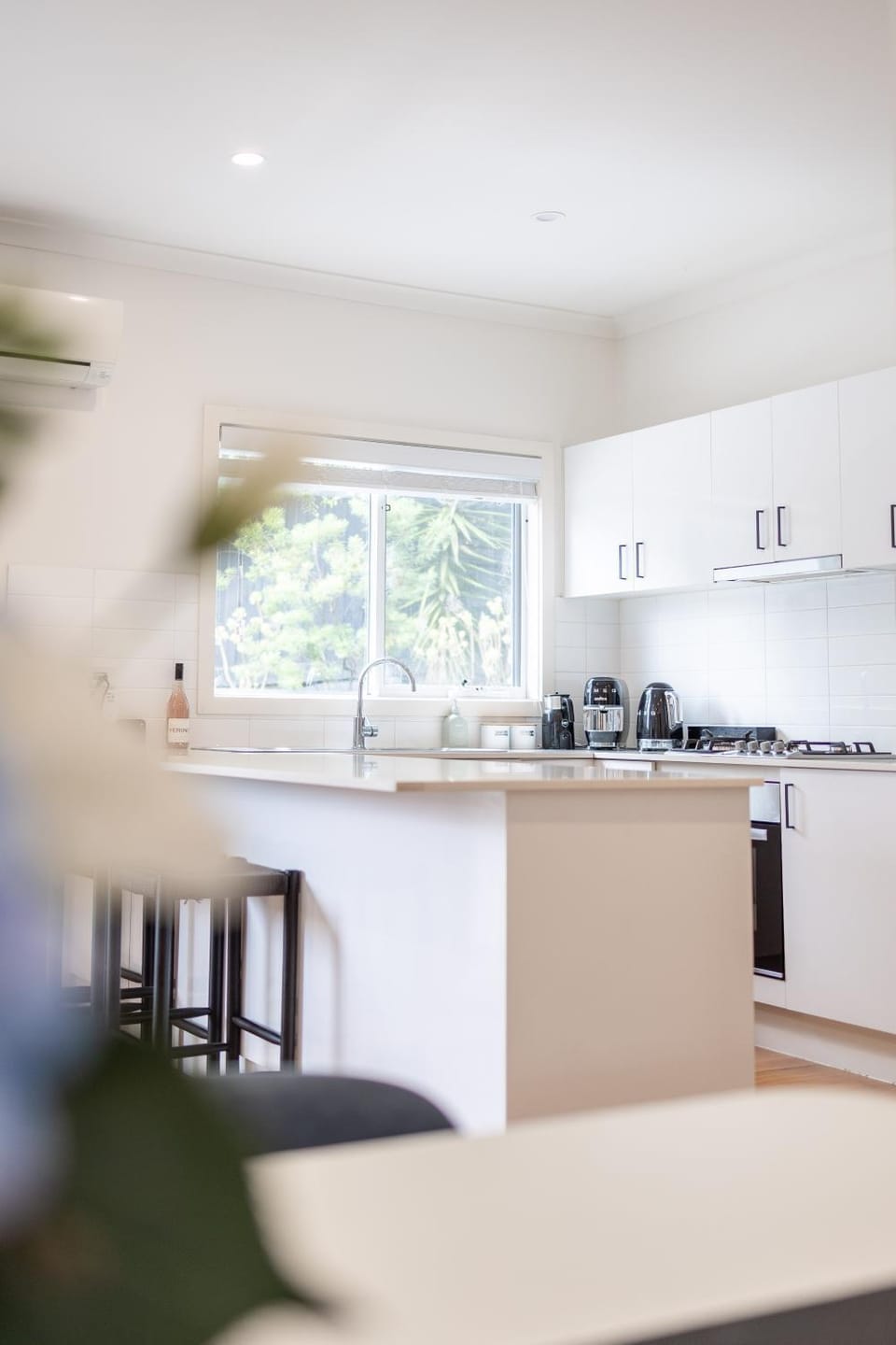 Coffee/tea facilities, Kitchen or kitchenette, Dining area, kitchen