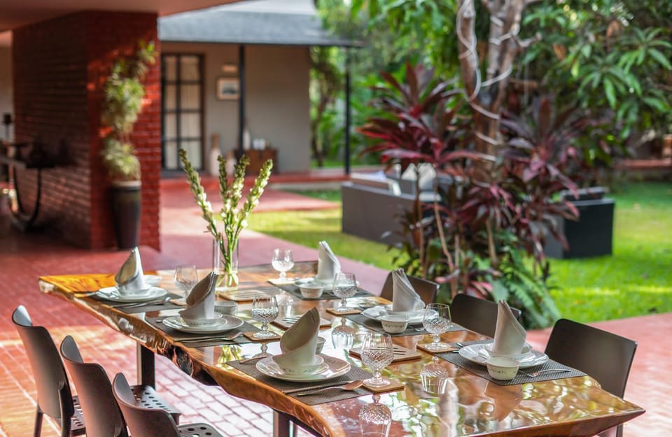 Food and drinks, Dining area, Garden view