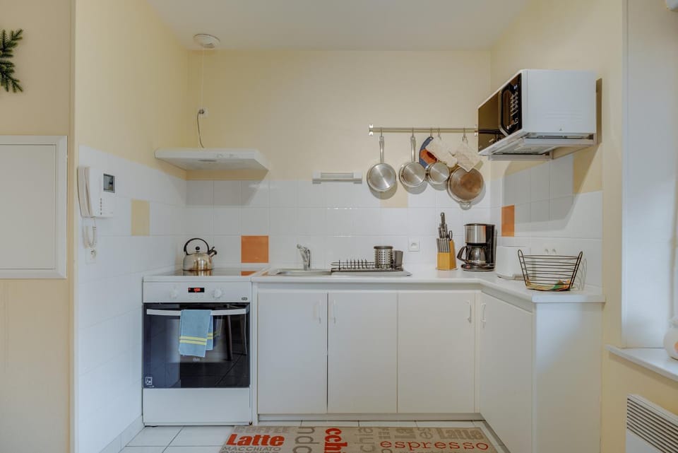 Kitchen or kitchenette, Living room