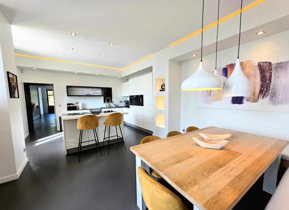 Kitchen or kitchenette, Dining area, kitchen