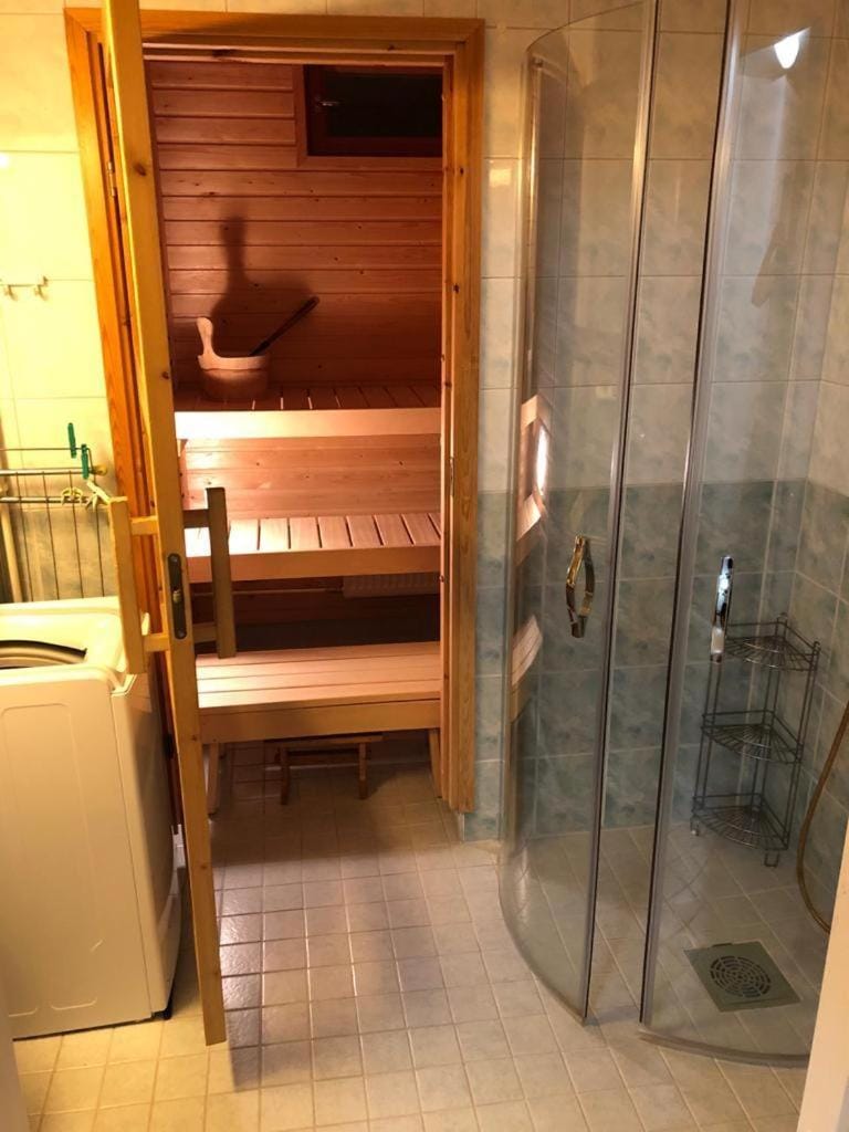 Kotimaailma - Kodikas iso kolmio saunalla Vantaalla Apartment in Helsinki