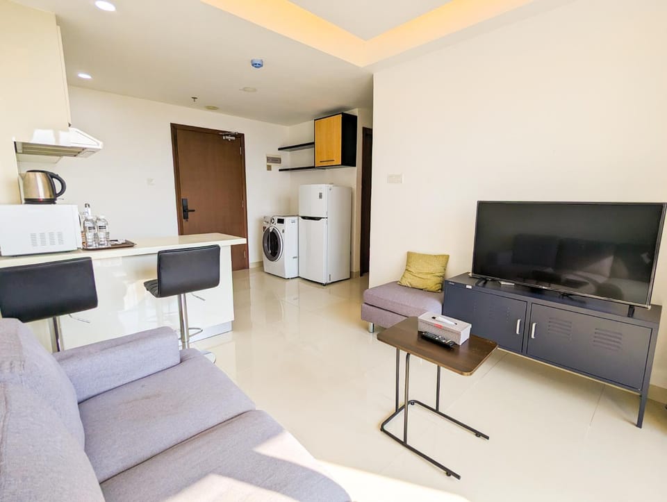 TV and multimedia, Living room, Evening entertainment