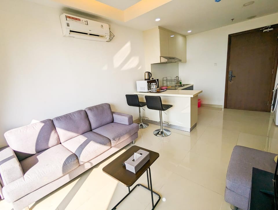 Kitchen or kitchenette, Living room, Seating area, air conditioner