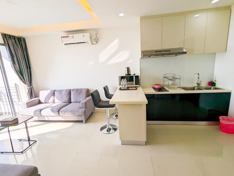 Kitchen or kitchenette, Living room, Seating area, air conditioner
