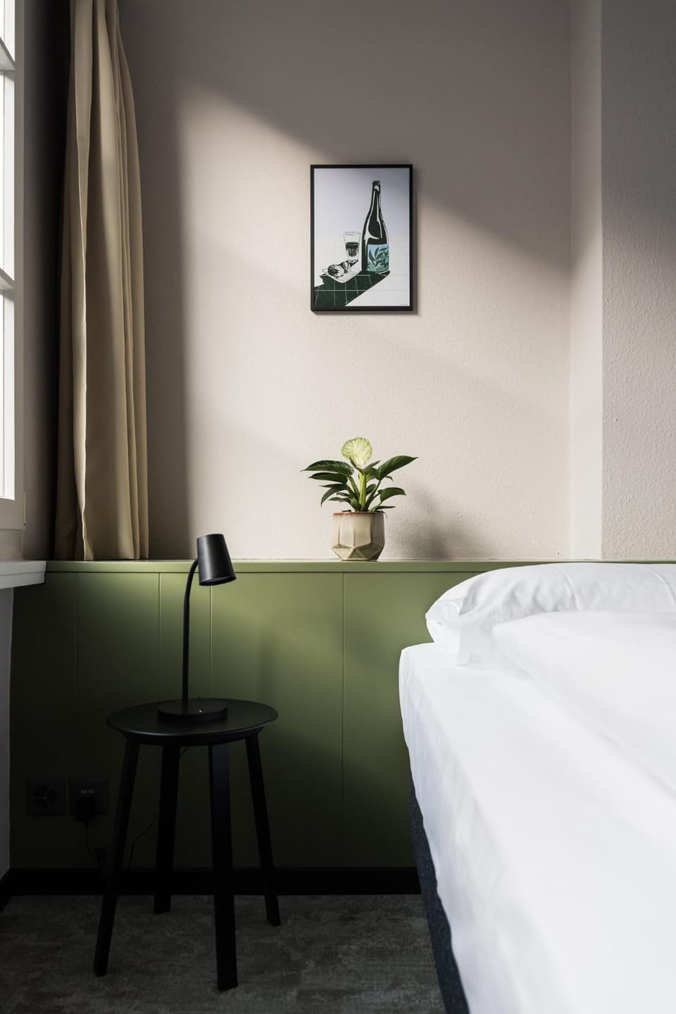 Bed, Living room, Photo of the whole room, Bedroom